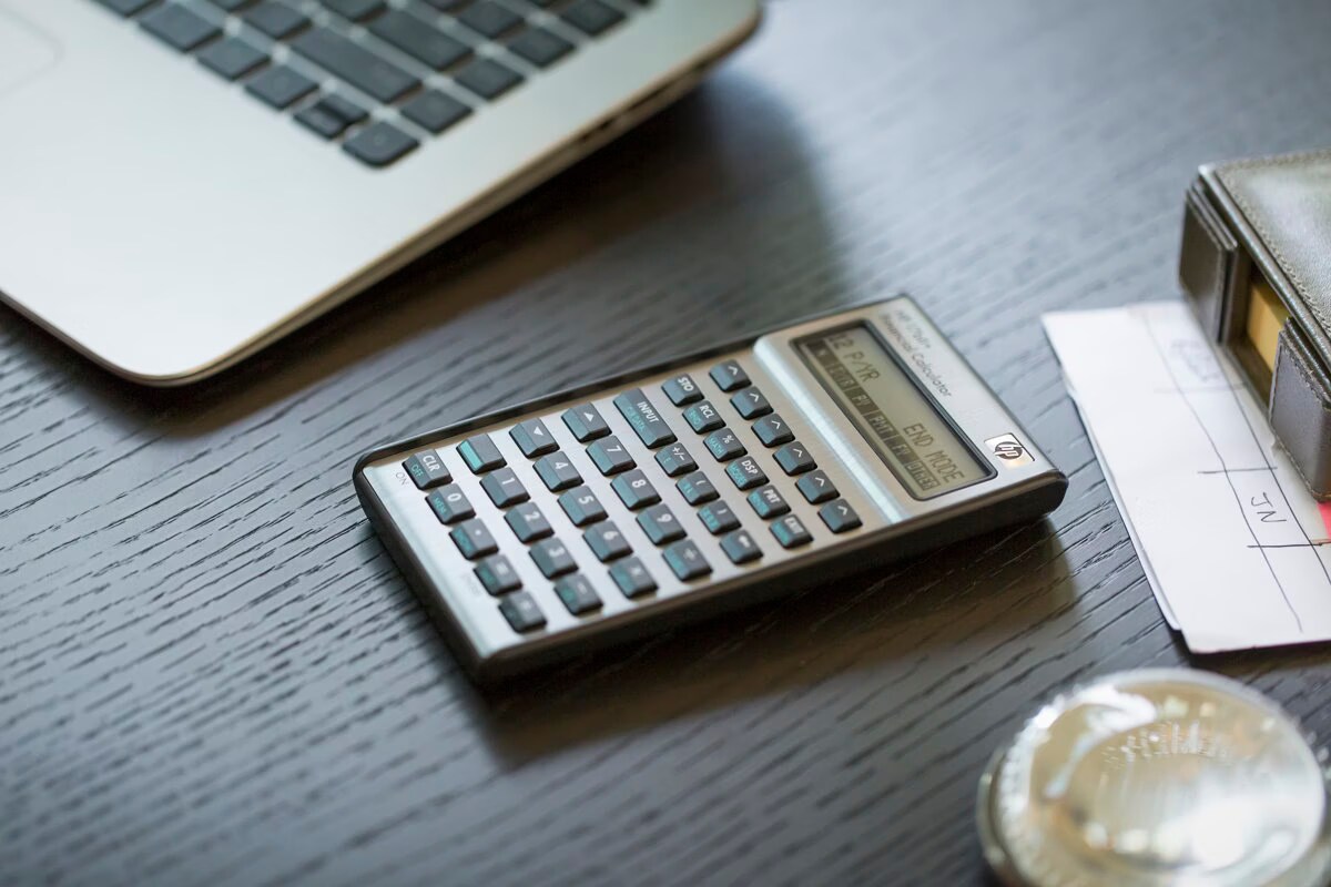 Calcolatrice Finanziaria HP 17 BII+ - Display Doppia Linea, 250 Funzioni, Memoria 28K Per Professionisti E Studenti - Foto 2